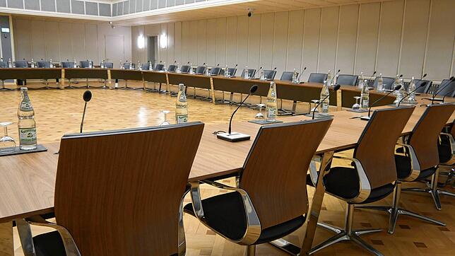 Der Ratsaal in Singen. Hier sollte am 3. Juni ein neuer AfD-Gemeinderat verpflichtet werden. Daraus wird erstmal nichts.