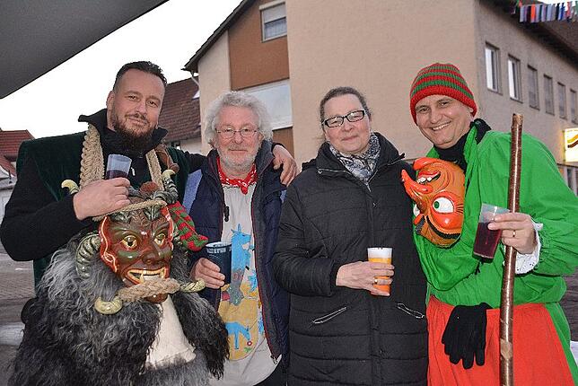 Bild 11: Narrentreffen der Urviecher-Zunft: Bilder vom Eröffnungsumzug (1)