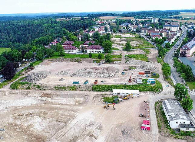 Das Konversionsgelände aus der Vogelperspektive in Richtung Äußere Röthe, rechts die Friedhofstraße.