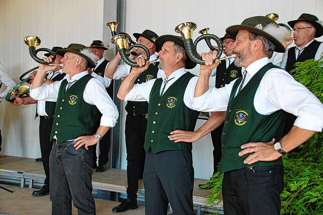 Musik von Jagd, Wald und Flur transportierten die Jagdhornbläser Meßkirch in die Halle.