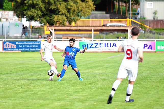 Bild 32: FC Erzingen gewinnt Derby beim SV Jestetten vor 400 Zuschauern mit 3:1 – und wir haben Fotos!