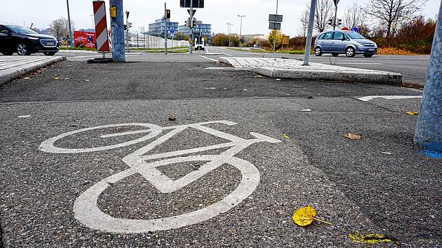 Fahrradfahrer kommen derzeit nur schwer über den mit Ampeln gespickten Colsmanknoten. Das wird sich auch mit dem Veloring nicht ...