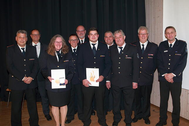 Sie erhalten im Rahmen der Dienst- und Verbandsversammlung des Feuerwehrverbandes Schwarzwald-Baar in der Alemannenhalle in Mönchweiler ...