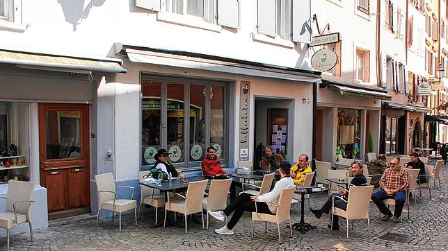 Die Stammgäste des &bdquo;kaffeeladen&ldquo; in Bad Säckingen nutzten Mitte März die letzte Gelegenheit und verabschieden ihr Lokal in ...