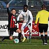 Endlich fit: Paul Mendy vom SV 08 Laufenburg (rechts) &ndash; hier im Zweikampf mit dem Rheinfelder Almin Mislimovic &ndash; steht ...