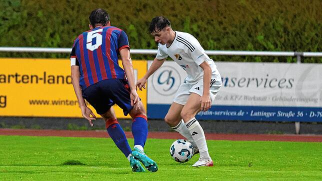 Ehrentreffer: Marco Hanser (rechts) vom SV 08 Laufenburg sorgte bei der 1:6-Niederlage im Finale des Grieshaber-Cups mit seinem Treffer ...