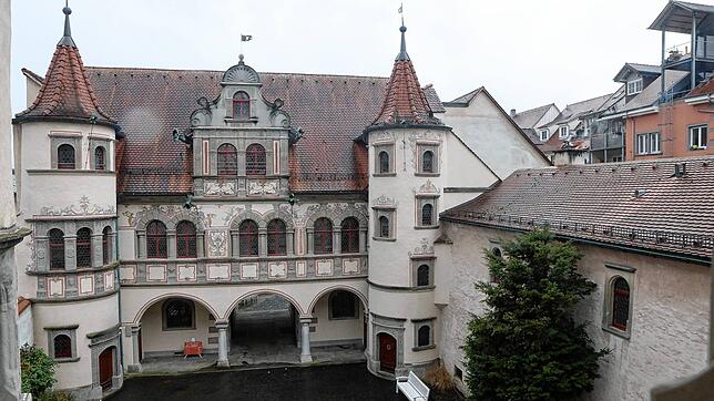 Ein neuer Bürgermeister oder ein neuer Verwaltungsdezernent. Wer zieht ins Rathaus Konstanz ein?