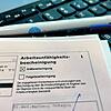 Der Krankenstand in Deutschland ist derzeit hoch. Anfang Oktober waren bundesweit mehr als sieben Millionen Menschen an Atemwegsinfekten ...