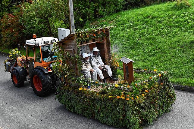 Bild 30: Das 62. Erntedankfest in Berau wurde traditionell von der Trachtenkapelle Berau veranstaltet