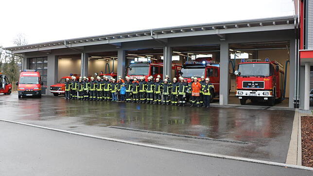 Stolz auf neues Gerätehaus: In Küssaberg wurde vor Kurzem ein neues Feuerwehrgerätehaus seiner Bestimmung übergeben. Der Neubau zwischen ...