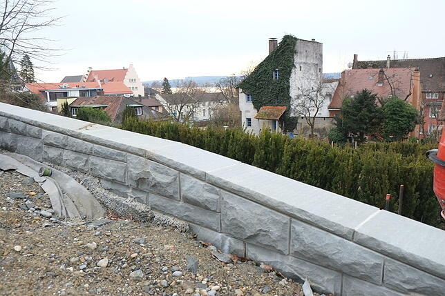 Mauern aus Rorschacher Sandstein werden das Gelände gliedern.