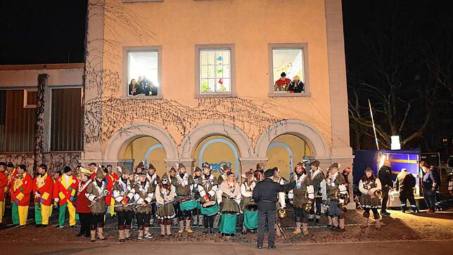 Bild 28: Auf dem Stephansplatz sprühen die Funken &ndash; hier endet die Konstanzer Fasnacht