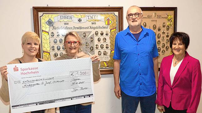 Große Freude bei Stefanie Backschat, Iris Sperling, Andreas Becker und Claudia Huber (von links): Mit 1300¦Euro werden die Kinder des ...