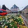 Ab hier ist künftig Schluss für den Individualverkehr: Ungefähr da, wo jetzt die Blumen blühen, errichtet die Stadt Überlingen einen ...