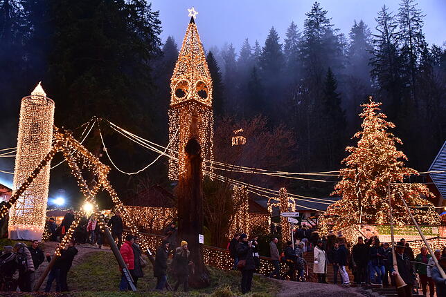 Bild 14: Bilder und Videos vom Triberger Weihnachtszauber: Showstars verbreiten gute Laune