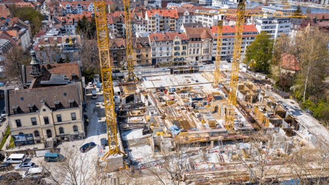 Bild : Der Wohnkomplex Laubenhof wird wohl erst im Sommer 2022 fertig: Unsere Drohnenaufnahmen zeigen den Baufortschritt