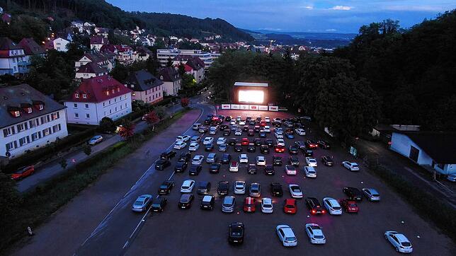 Aus der Luft: Rund 340 Autos standen am Samstag und Sonntag auf dem Chilbiplatz &ndash; hier ein Bild vom Samstag.
