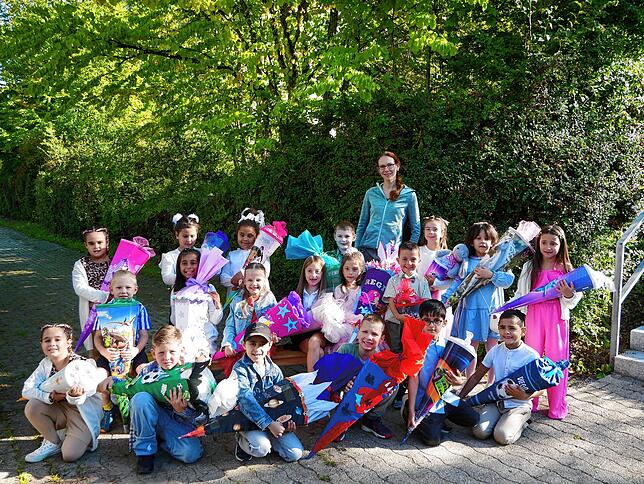 Klasse 1b der Grundschule im Steppach mit Klassenlehrerin Julia Seiler.