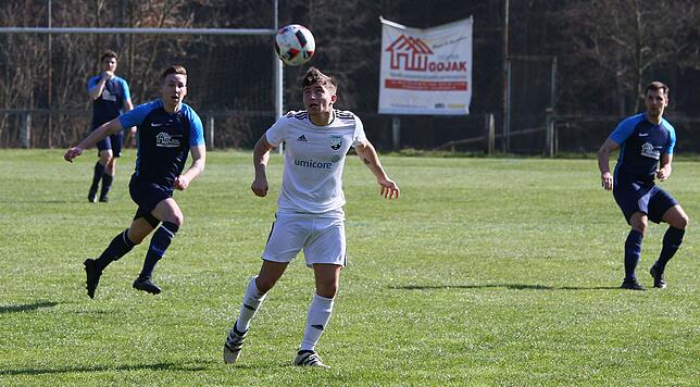 Bild 11: Die Spvgg. Brennet-Öflingen besiegt den FC Wehr mit 3:2 – und wir haben die Bilder
