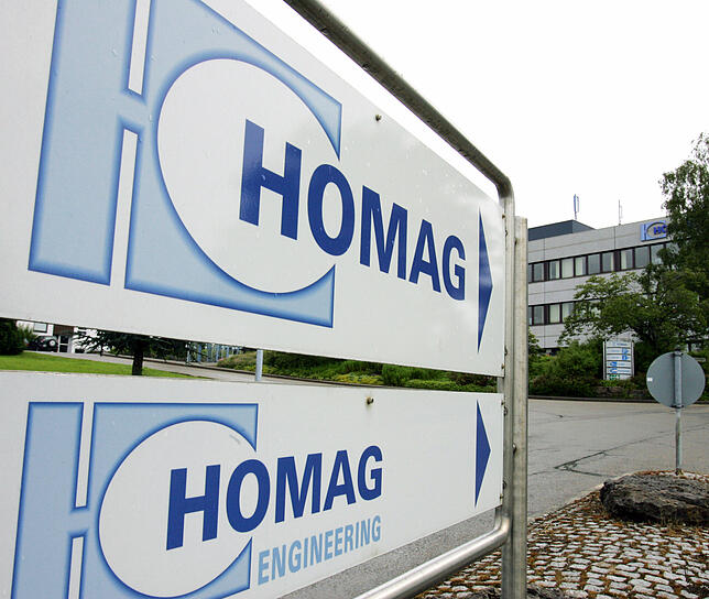 Hinweisschilder des Maschinenbauers HOMAG in Schopfloch (Landkreis Freudenstadt). Das zu Dürr gehörende Unternehmen ist Spezialist für ...