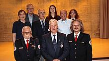 Markus Knorr (vorn, von links), Michael Kaiser und Bereitschaftsleiter Elmar Müller mit (dahinter, von links) Tanja Hreczkun, ...