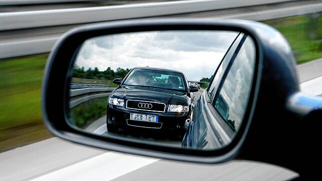 Achtung, nicht zu schnell fahren! Freundliche Zeitgenossen wie dieser bewahren uns auf der Autobahn vor Fehlern.