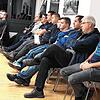 Aufmerksam verfolgen die Kameraden der Feuerwehr die Diskussion im Gemeinderat über den Feuerwehrbedarfsplan mit der gewünschten ...