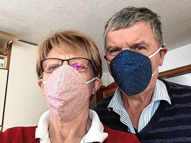 Schutzmasken sind ab kommenden Montag in Bus und Bahn und beim Einkaufen Pflicht.