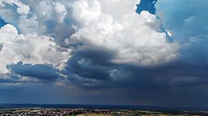 Der Südwesten kann sich zum Wochenstart noch einmal auf viel Sonne freuen. Zur Wochenmitte aber wird das Wetter in Baden-Württemberg ...