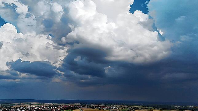 Der Südwesten kann sich zum Wochenstart noch einmal auf viel Sonne freuen. Zur Wochenmitte aber wird das Wetter in Baden-Württemberg ...