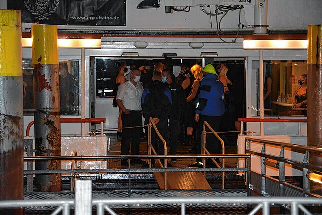 Bild 24: Leinen los fürs Torture Ship: Bilder vom Boarding in Friedrichshafen und Konstanz