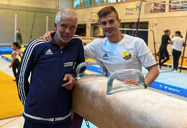 Der neue Trainer des StTV Singen, Ilie Daniel Popescu (rechts), zusammen mit seinem Vorgänger Axel Leitenmair.