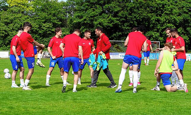 Bild 1: Souveräner 6:1-Erfolg des Tabellenführers FC RW Salem. Wir haben die besten Bilder!