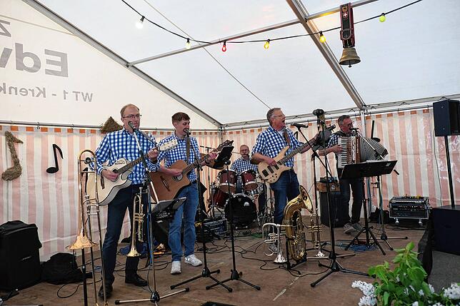 Bild 22: Birkendorfer Schopfschellenfest - Das sind die besten Bilder der Musiker