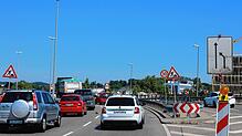 Hier kommt es zu Verkehrsbehinderungen: An der Abfahrt von der Schänzlebrücke stadtauswärts ist seit Dienstagabend, 1. Juli, eine ...