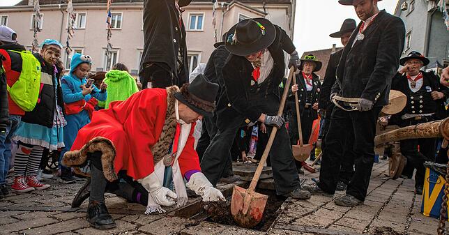 Bild 12: Bilder vom Schmotzigen Dunschdig in Meßkirch (Teil 2/3)