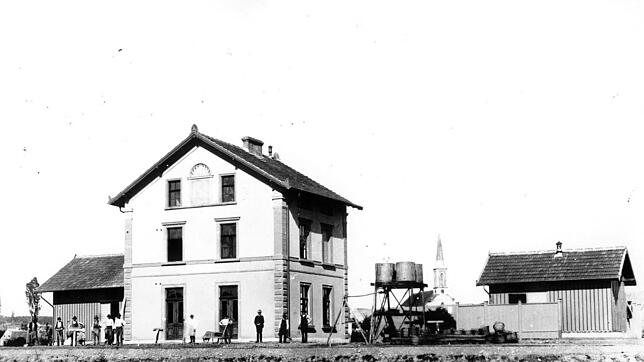 1923: So stellt sich der Bahnhof Wolterdingen während der Betriebszeit der Bregtalbahn dar. In den Jahren vor Betriebsschließung 1972 ...