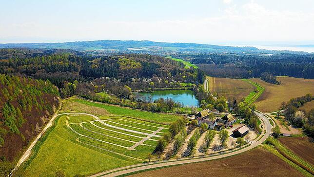Ostersonntag, 14.51 Uhr, Affenberg Salem. Die Berberaffen und Störche sind eines der beliebtesten Ausflugsziele der Region, sowohl für ...