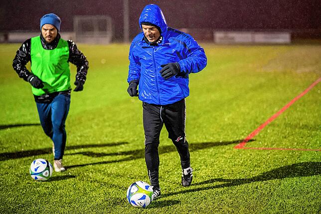Immer im Einsatz: Selbst bei strömendem Regen geht Giuseppe Pavano im Training bei der SG Höchenschwand/Häusern/St. Blasien voran.