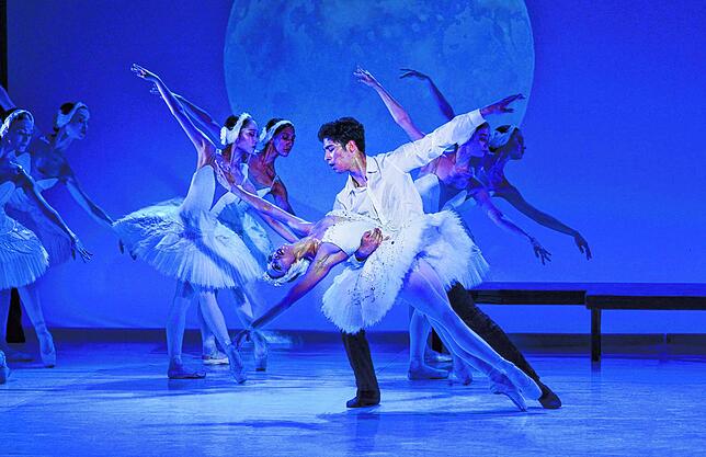 Das weltberühmte Ballett Schwanensee wird am 12. November vom Europaballet St. Pölten im Theater am Ring aufgeführt.