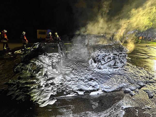 Längere Zeit haben die Nachlöscharbeiten laut Feuerwehrkommandant Mario Dutzi in Anspruch genommen.