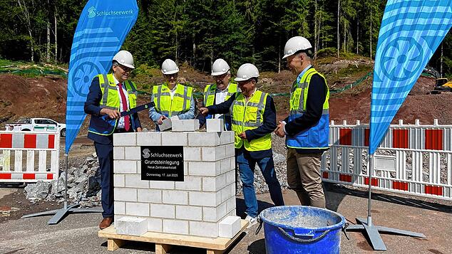Grundsteinlegung für die neue Zentralwerkstatt beim Kraftwerk Häusern. Die Schluchseewerk AG investiert hier zehn Millionen Euro. Mit ...