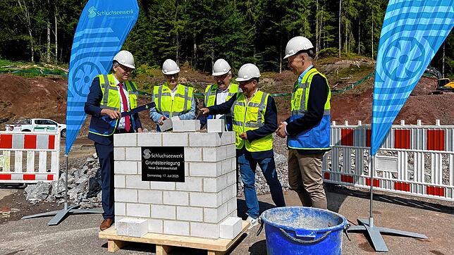 Grundsteinlegung für die neue Zentralwerkstatt beim Kraftwerk Häusern. Die Schluchseewerk AG investiert hier zehn Millionen Euro. Mit ...