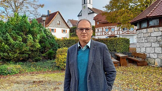 Bürgermeister Armin Reitze, hier auf dem Dorfplatz in Leibertingen, sagt: „Die Luft ist raus!“