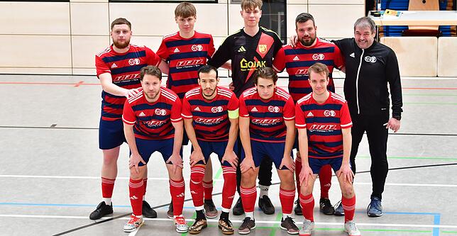 SC Niederhof/Binzgen Futsal: 
Hinten von links: Julian Ernst, Jannis Langendorf, Niklas Frey, Steffen Birlin, Coach Karl-Heinz Peter ...