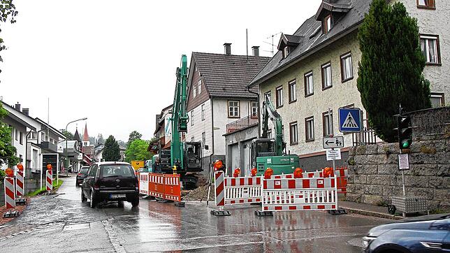 Noch länger in Geduld üben müssen sich Verkehrsteilnehmer in Schonach aufgrund der Baustelle in der Triberger Straße.