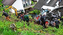 Bild : Bergung des Feldhäckslers- Hier sind die Bilder