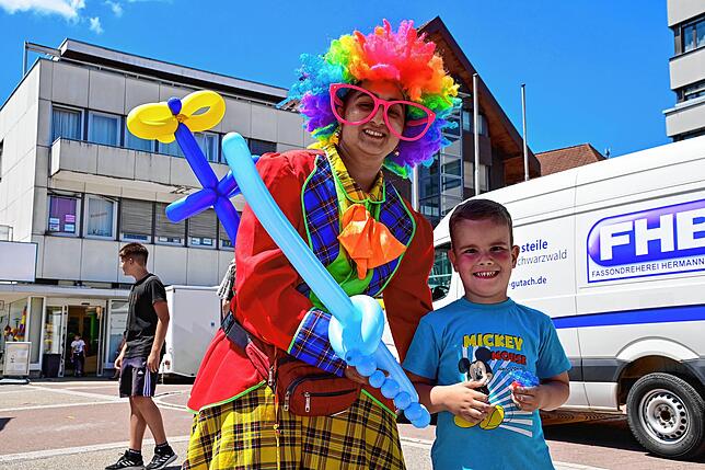 Bild 3: Stadtfest in St. Georgen: Viele Besucher schmückten das Fest. Gute Unterhaltung und schönes Wetter.