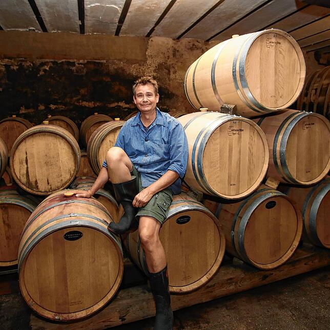 Es gibt noch viel zu tun, bis der Wein in diesen Fässern gelagert wird. Aber Stephan Düringer freut sich schon, denn „es wird ein ...