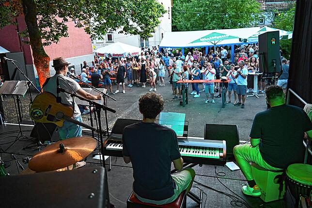 Bild 10: Sommer, Musik, gute Laune: So feierte Gurtweil das Gurtwiil Open Air 2025 - Das sind die besten Bilder